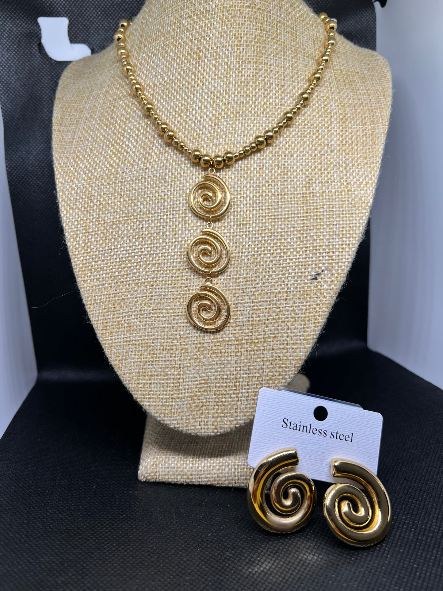 Collar colgado