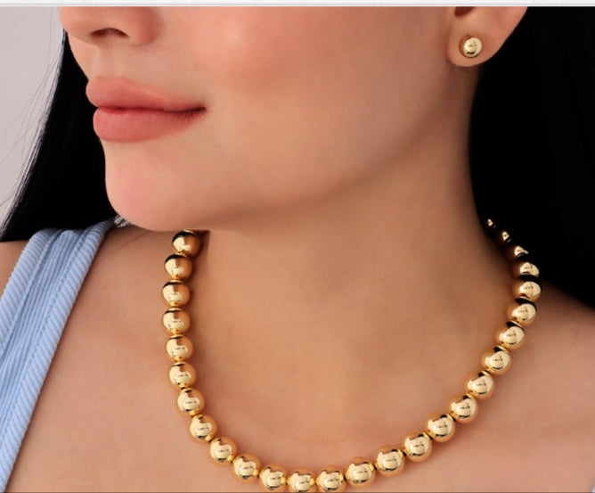Collar de esferas diferentes tamaño