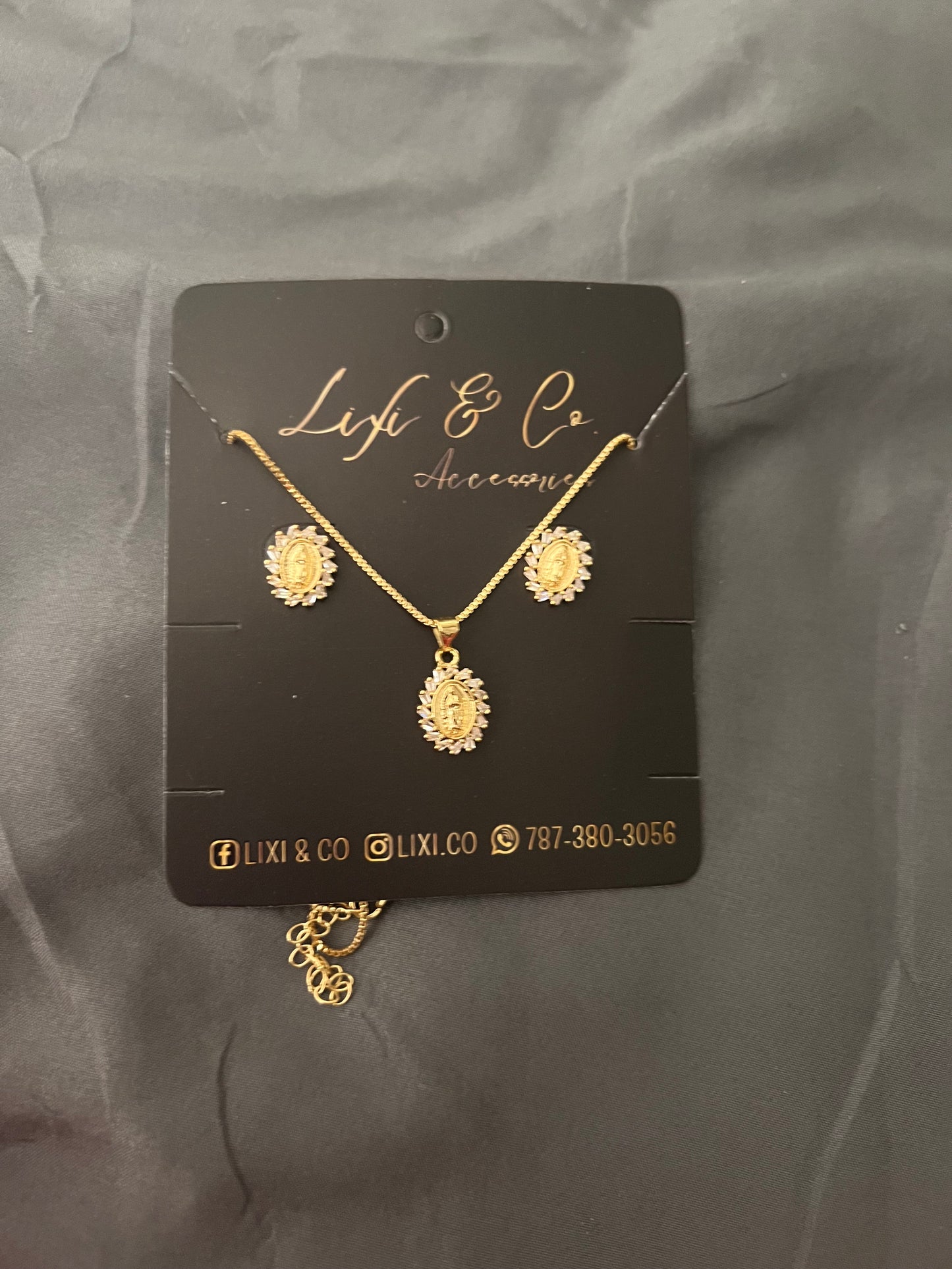 Virgen set collar
