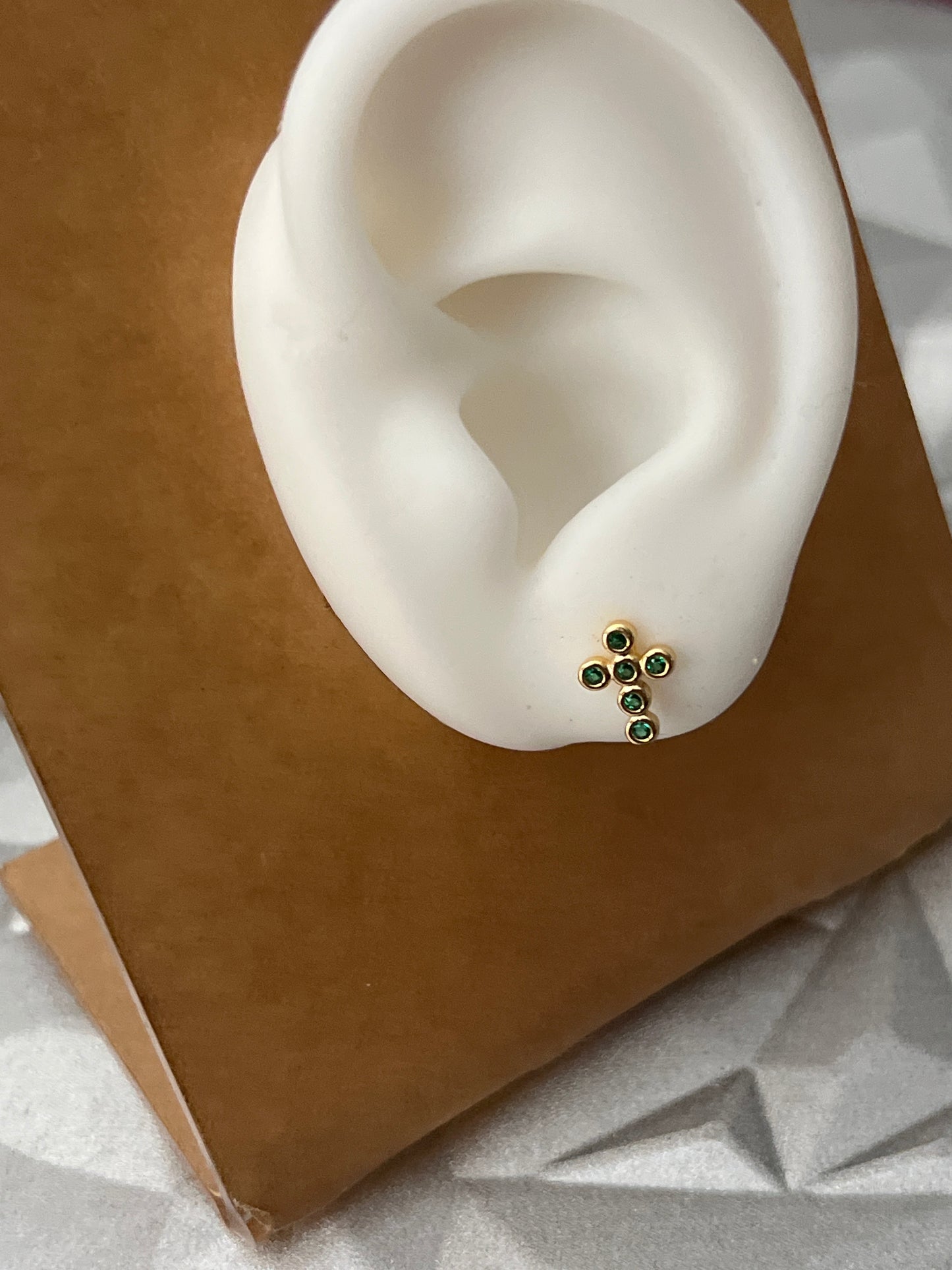 Emerald Cross Topo 2222BZ