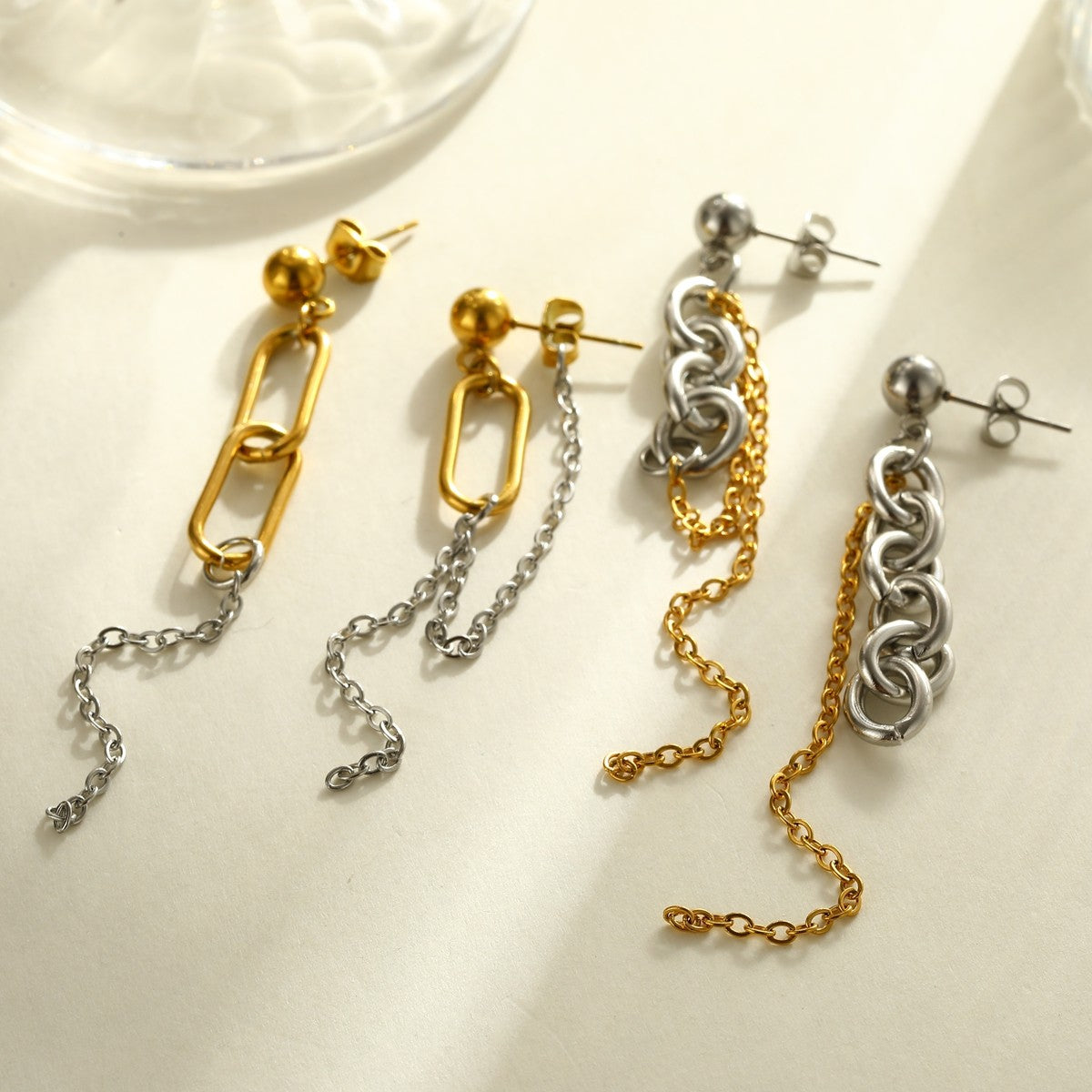 Aretes Minimalistas – Acero Inoxidable Oro