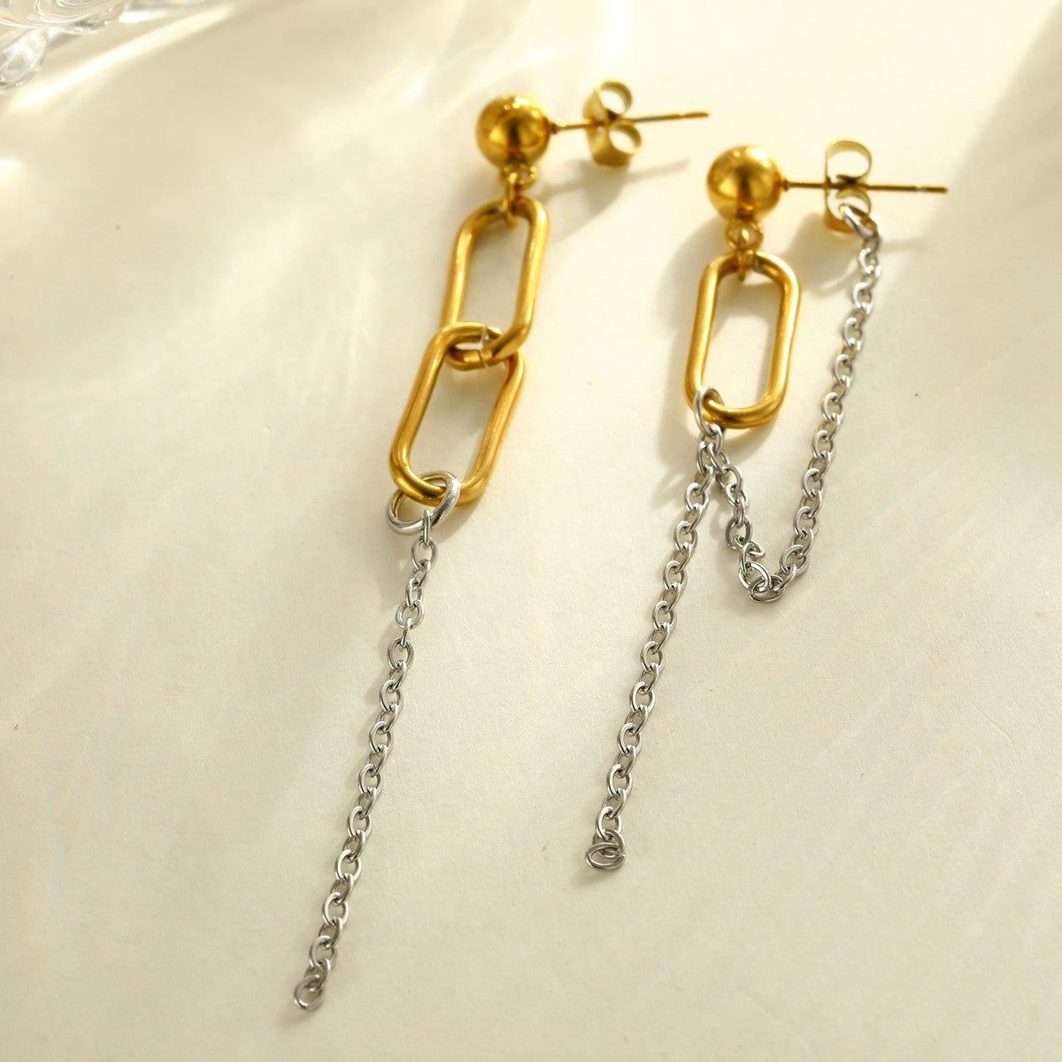 Aretes Minimalistas – Acero Inoxidable Oro